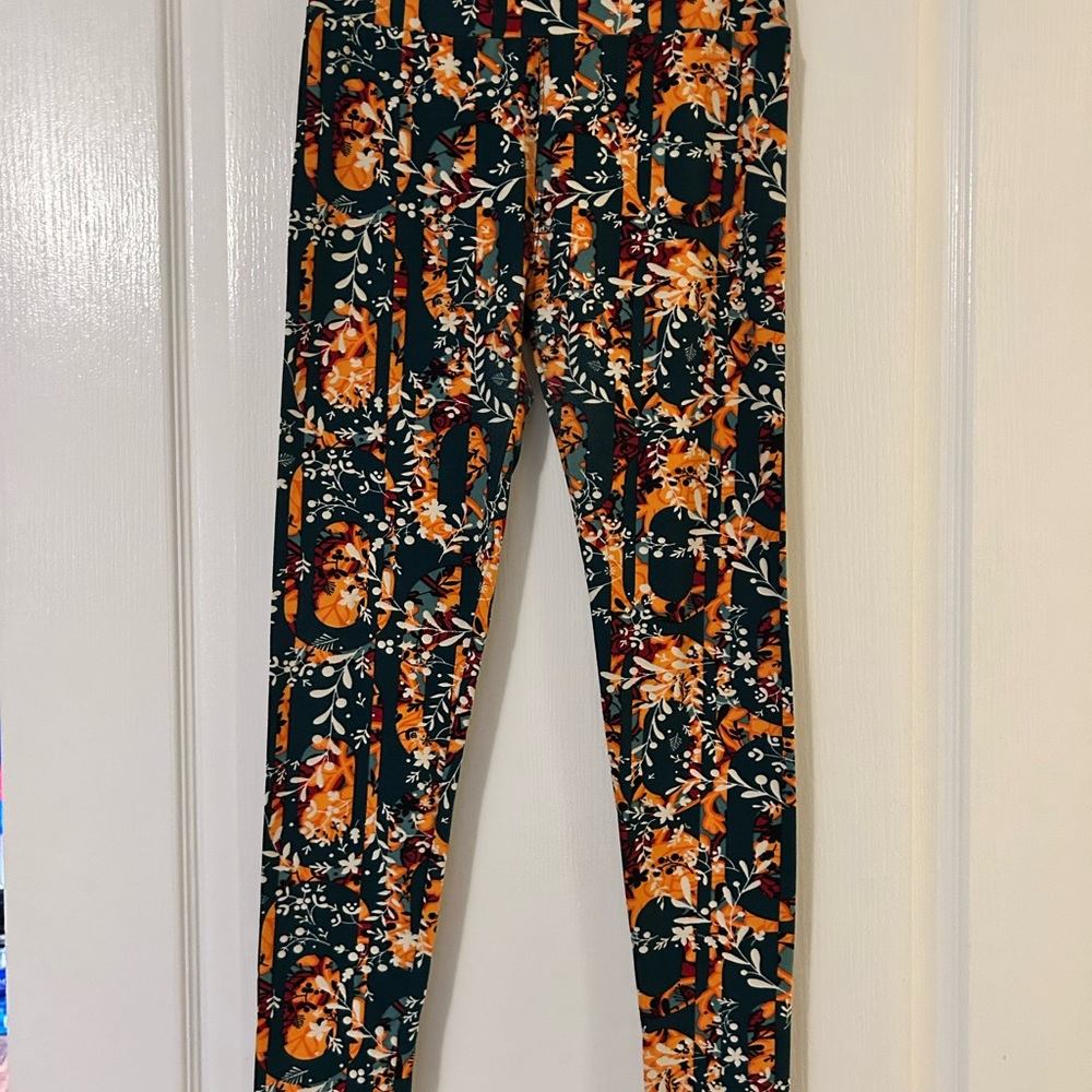5 for $15 Hunter Green Floral Leggings OS